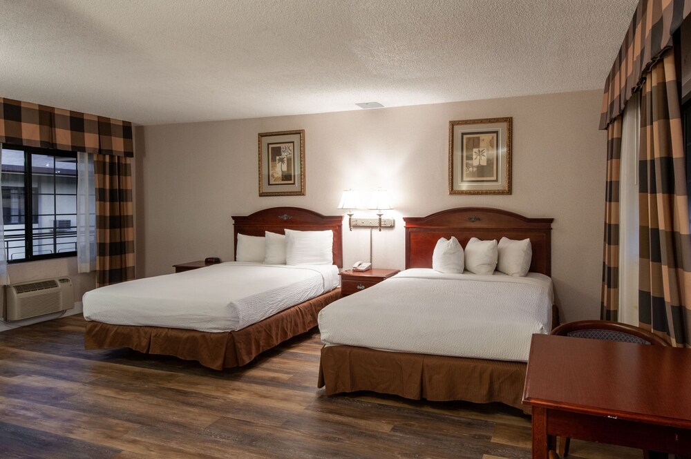 Studio City Court Yard Hotel - photo 14