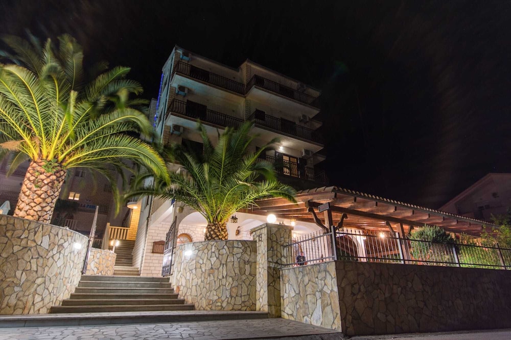 Hotel Vagabundo — 4-Star Luxury Hotel in Okrug Gornji, Croatia