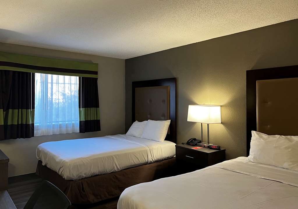 Econo Lodge - photo 7