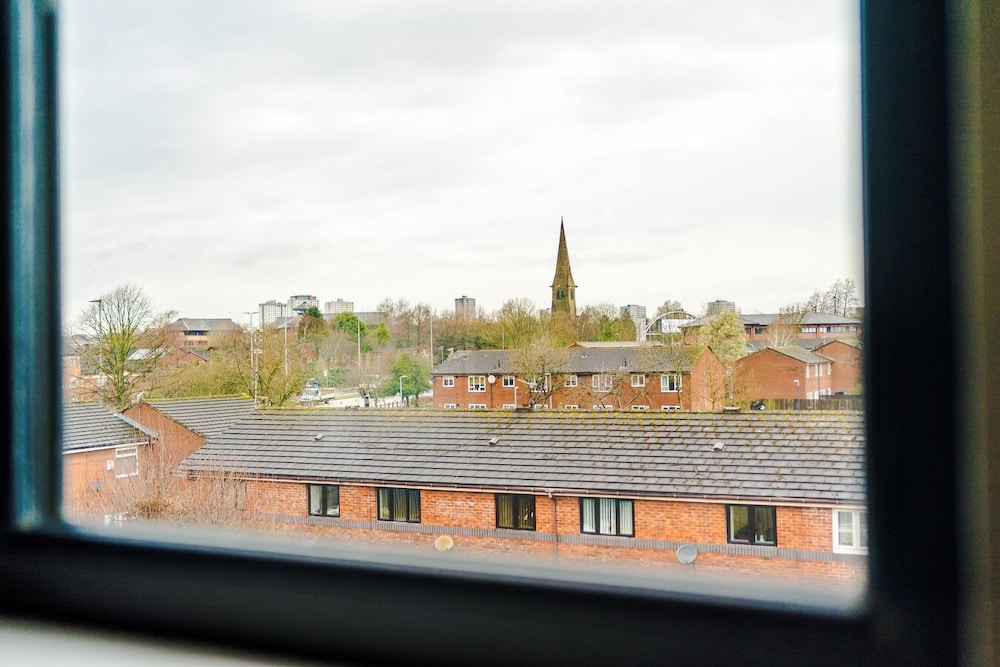 Elm Apartments — 4-Star Luxury Hotel in Salford, United Kingdom