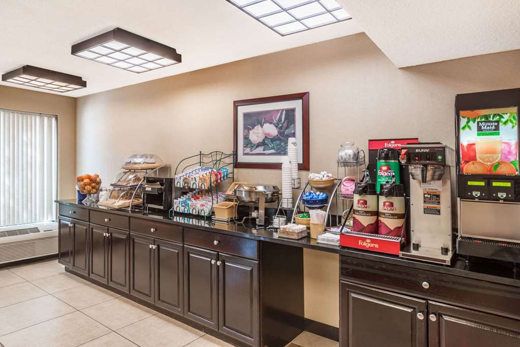 Days Inn by Wyndham Westminster - photo 27