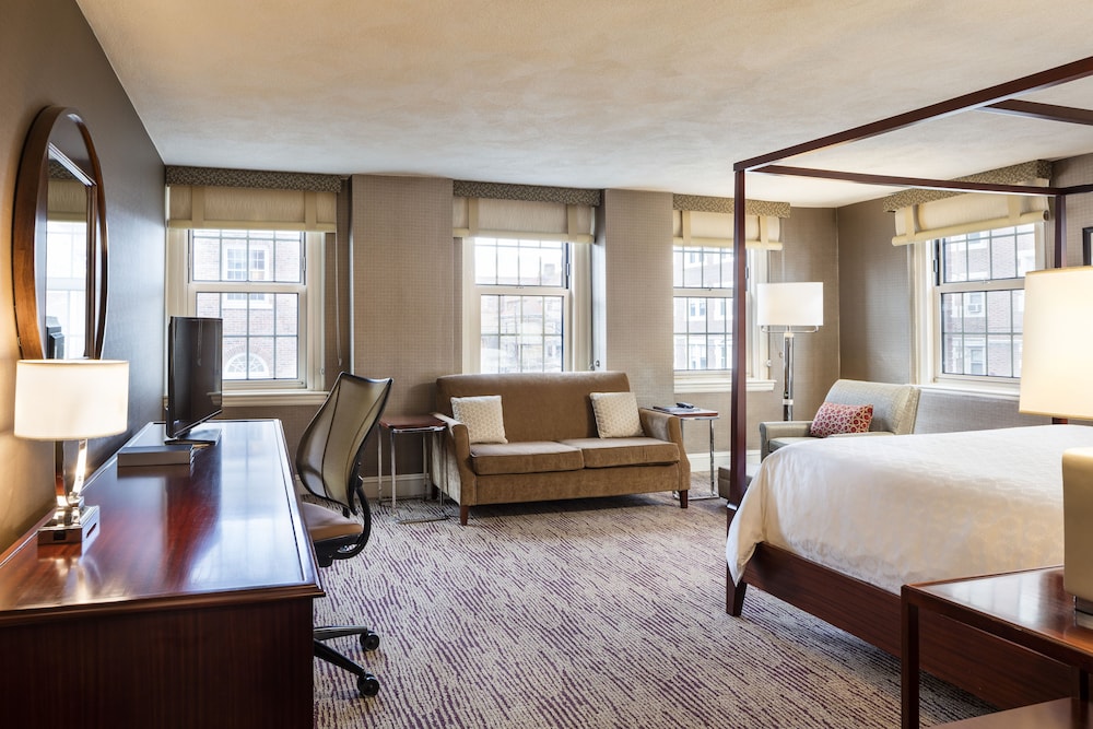 Sheraton Commander Hotel - photo 9