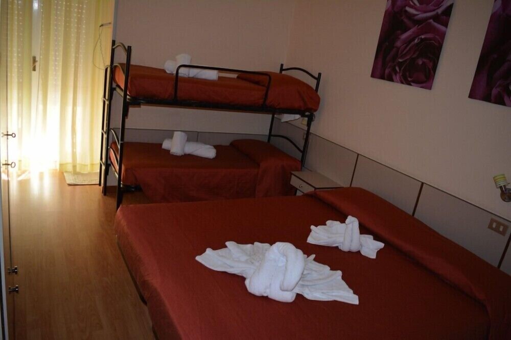 Hotel Chris — Unknown City — photo 2