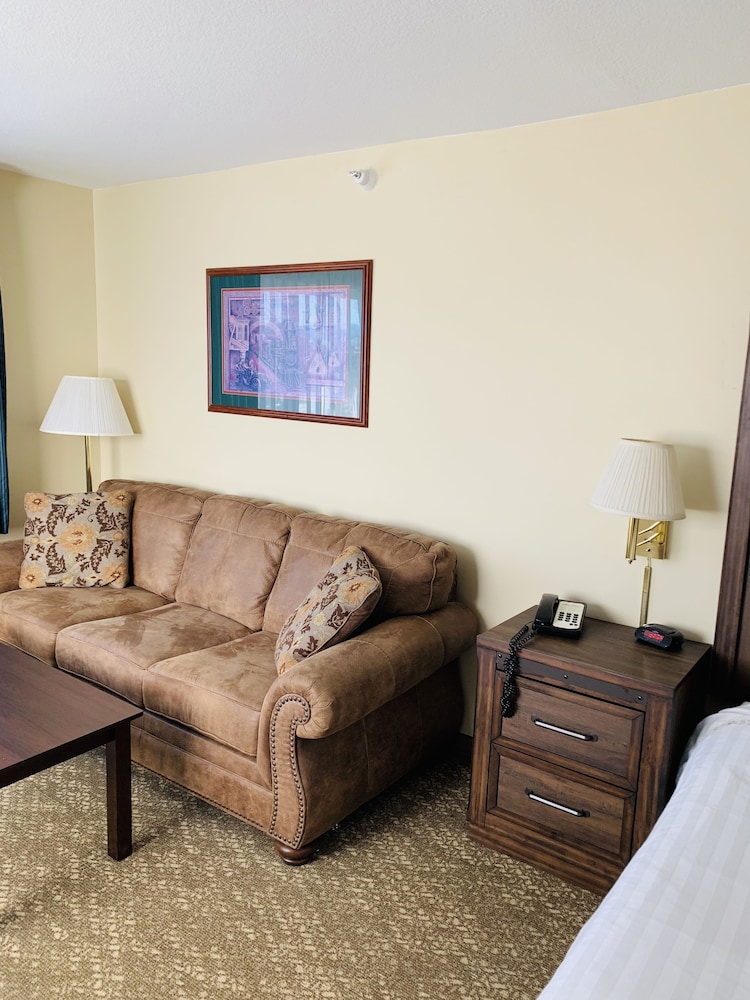Yellowstone Lodge - photo 6