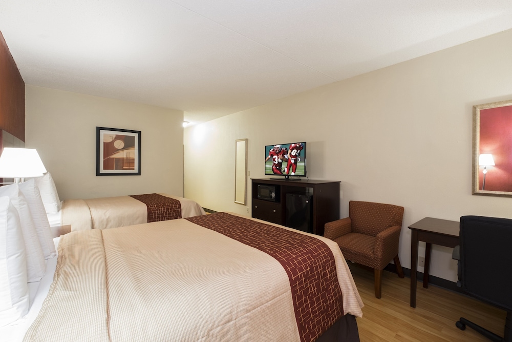 Red Roof Inn & Suites Cincinnati North Mason - photo 5