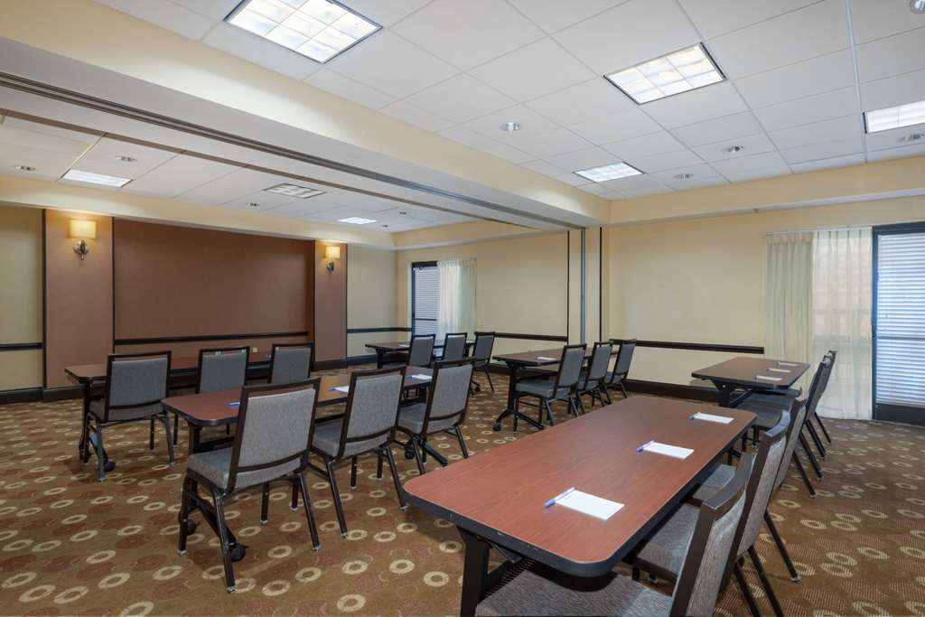 Wyndham Garden Kansas City Airport - photo 35
