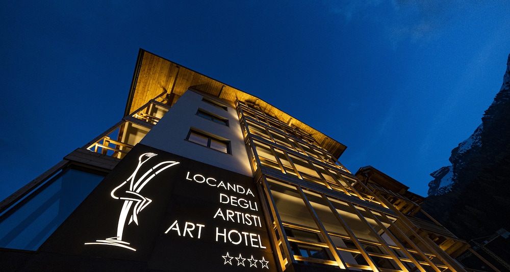 Art Hotel Locanda degli Artisti - last minute hotel in Canazei