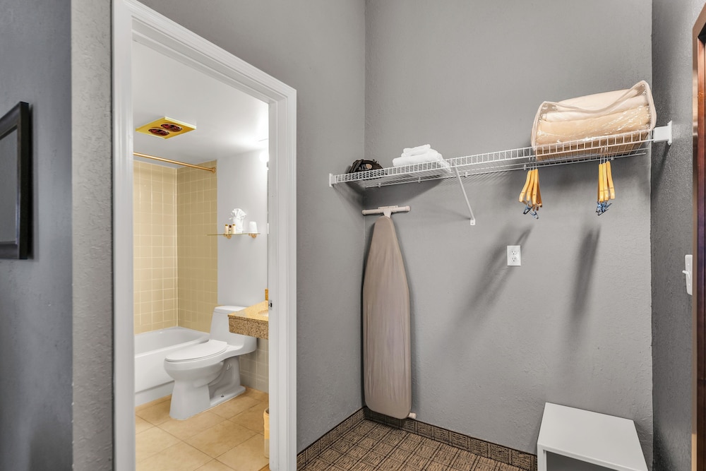 Eastlake Suites Hotel & Conference Center By OYO Urbana - photo 88