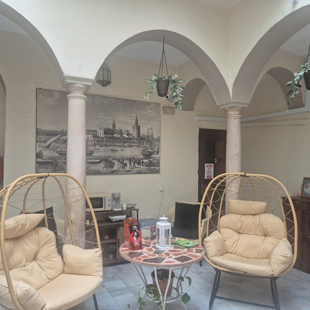 Pensión Javier - carbon neutral hotel in Sevilla