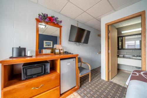Sleep Ees Inn Saginaw - photo 10