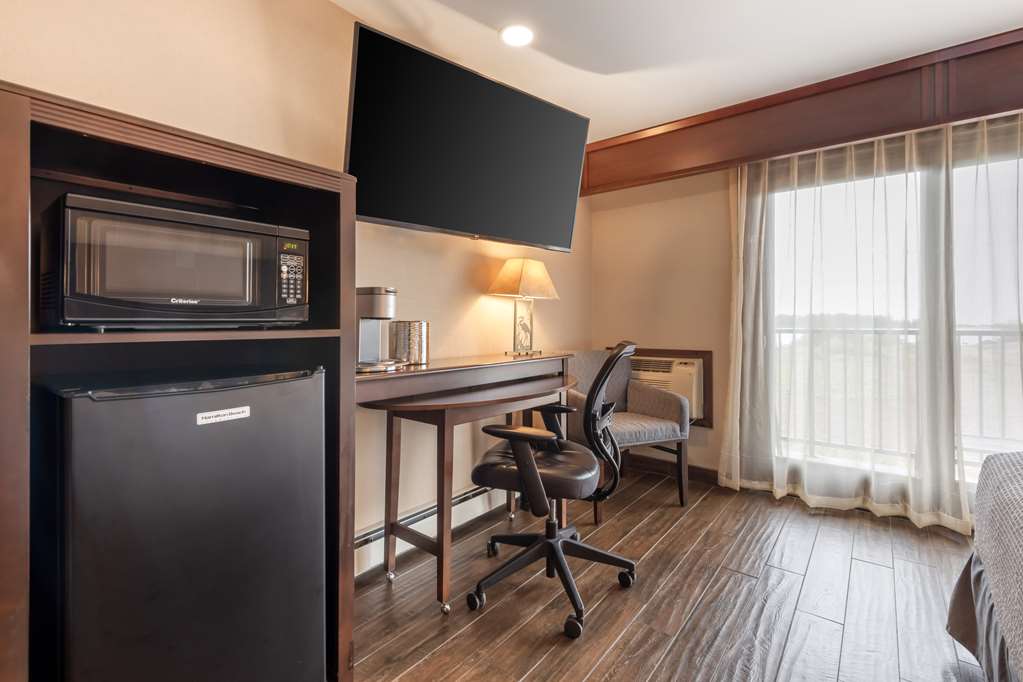 Best Western Plus Superior Inn - photo 18