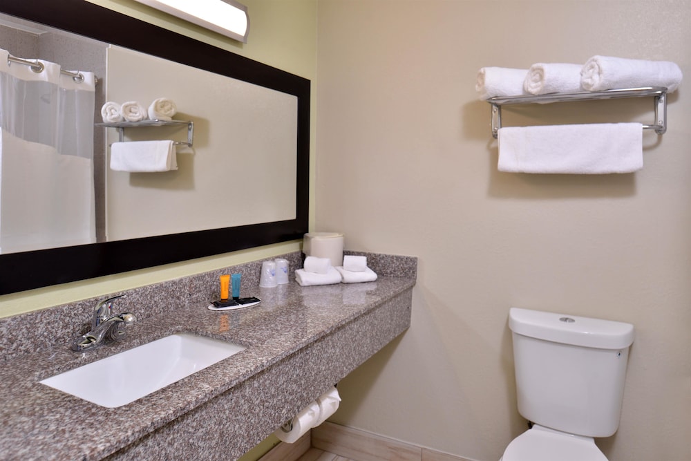 Americas Best Value Inn Memphis Airport - photo 14