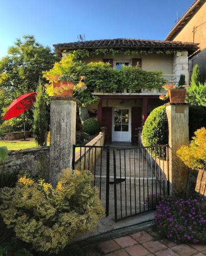 Le Parasol Rouge — hotel in Saint-Sylvestre-Sur-Lot