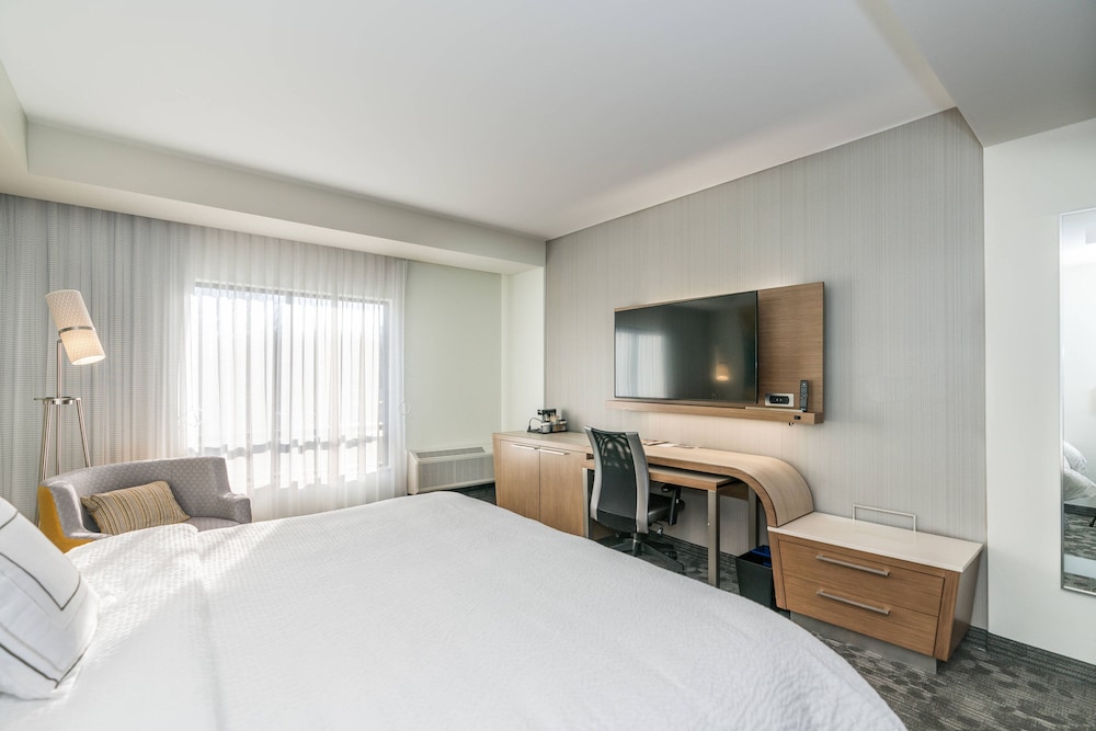Courtyard by Marriott West Springfield - photo 3