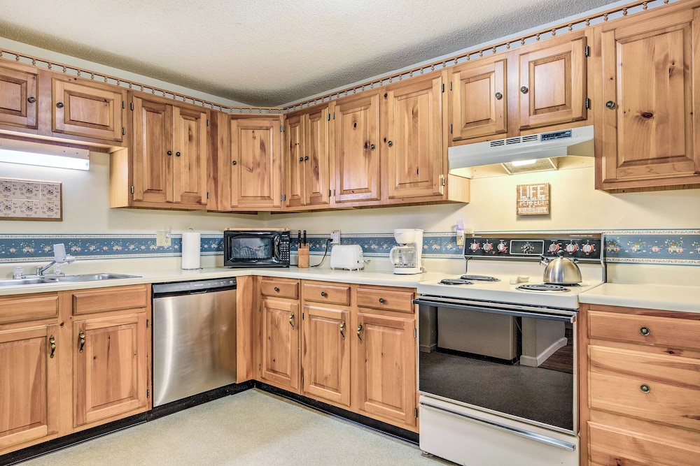 1 Mi to Attitash Mountain Condo with Resort Perks - photo 4