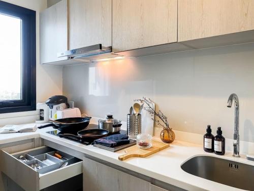 Luxury City Scape 2BR Ultra Fast Wifi Asoke