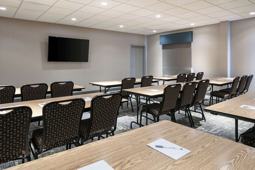 Hampton Inn & Suites Grafton - photo 41