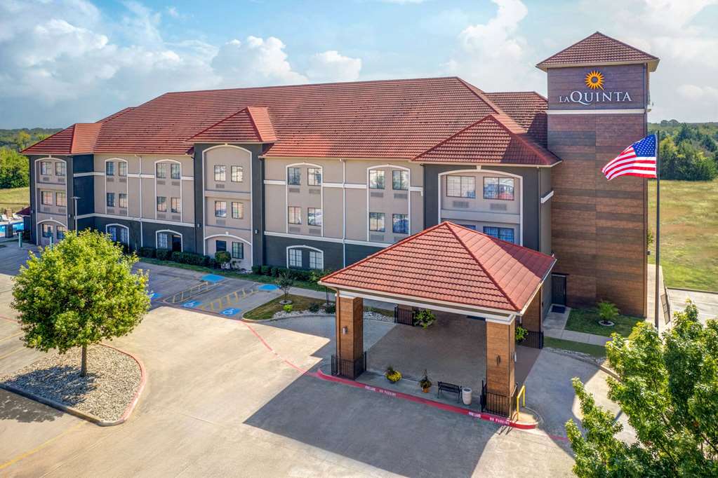 La Quinta Inn & Suites by Wyndham Alvarado - featured photo