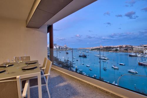Sea Front Spacious Valletta Views Apartments — 4-Star Luxury Hotel in Sliema, Malta