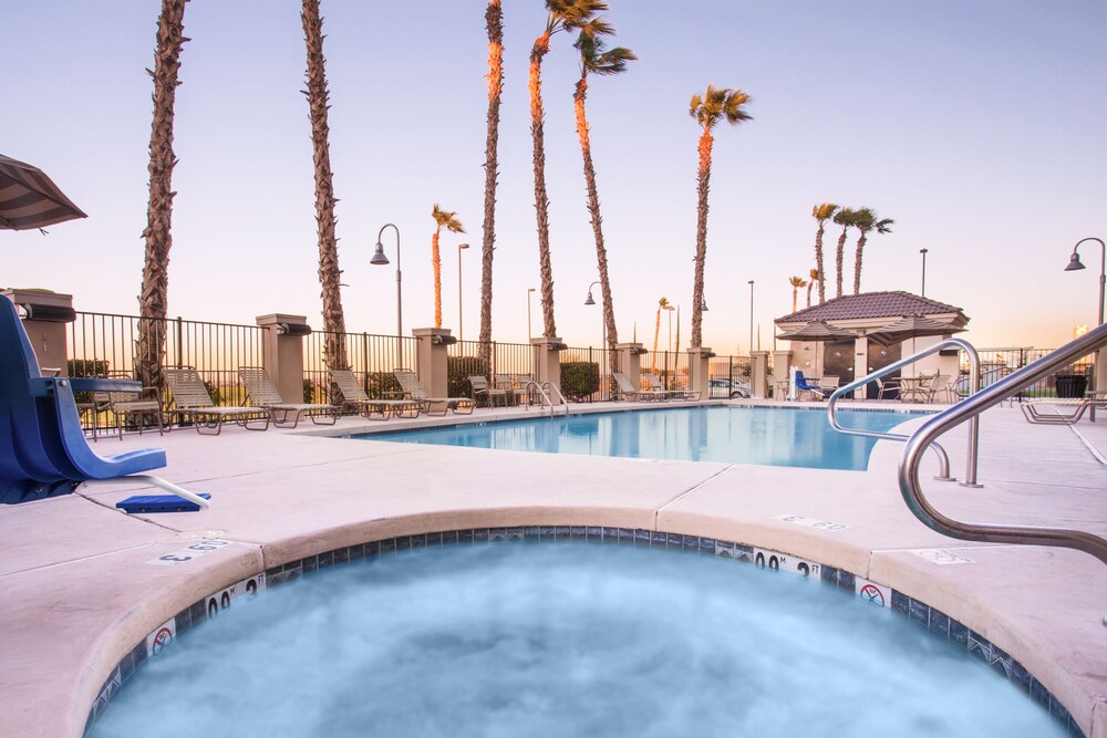 Holiday Inn Express & Suites Yuma by IHG - photo 23