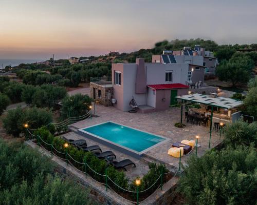 Villa Aktis with Freshwater Pool and Sea View — 4-Star Luxury Hotel in Sision, Greece