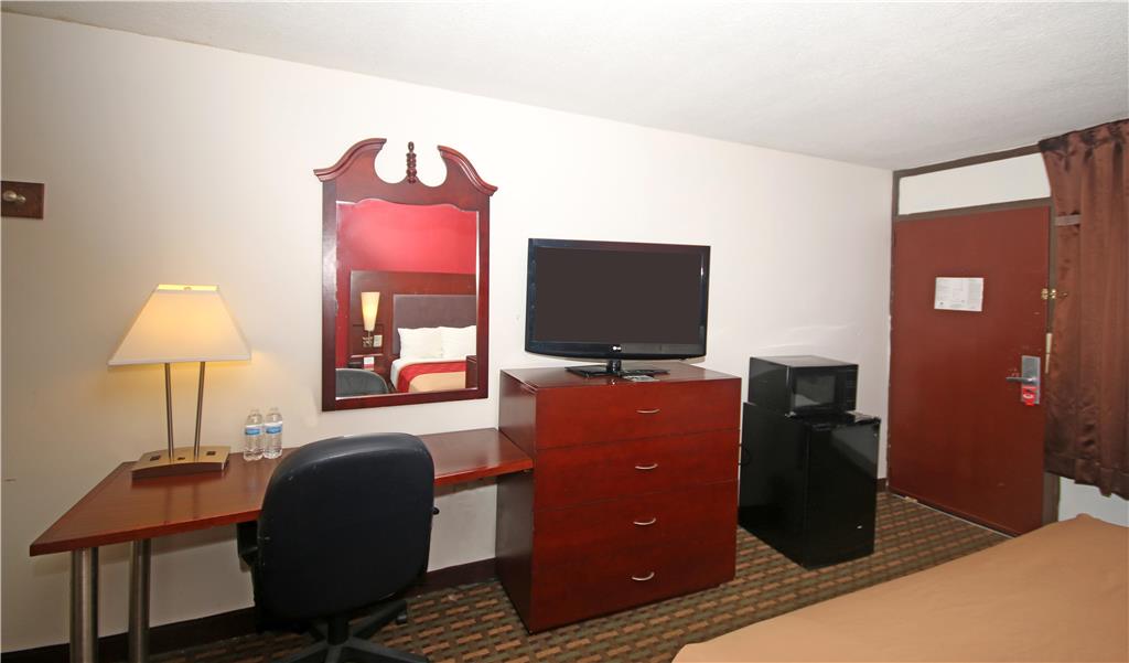 Econo Lodge Pilot Mountain - photo 12