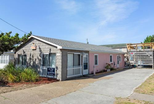 Barefoot Joy - carbon neutral hotel in Kill Devil Hills