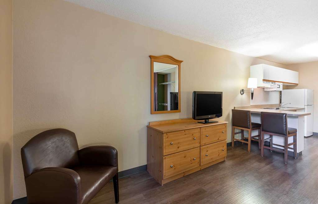 Extended Stay America Suites Cleveland Airport North Olmsted - photo 15