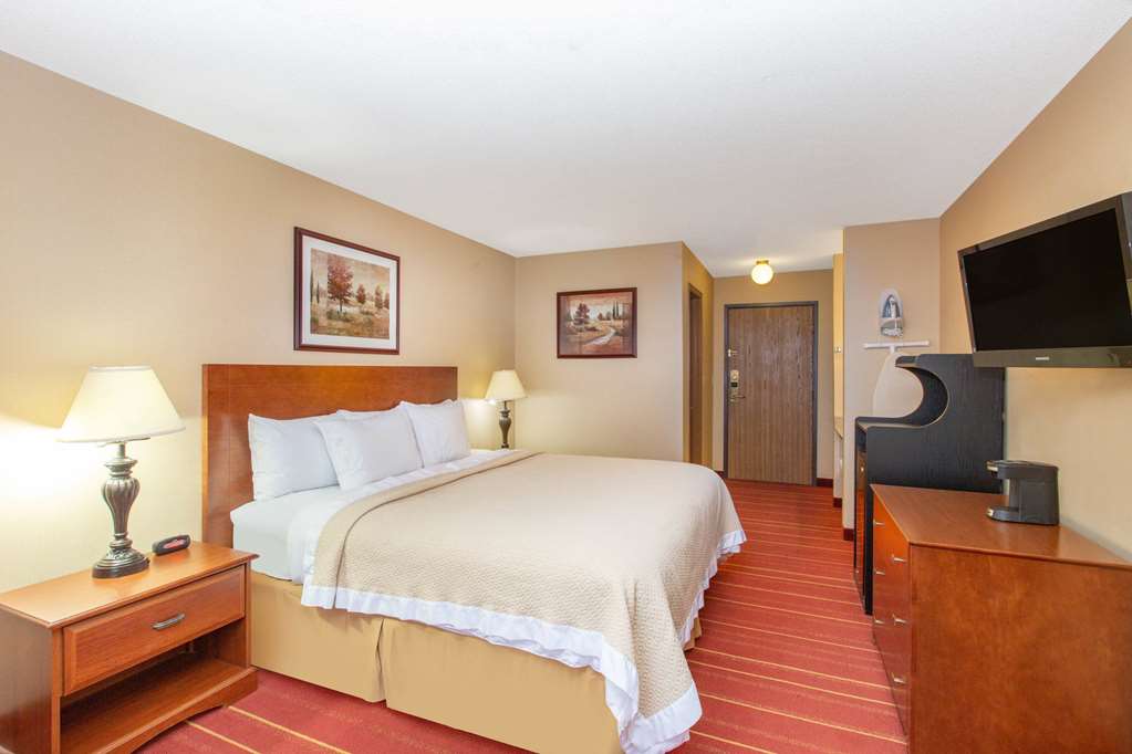 Days Inn by Wyndham Salina I 70 - photo 12