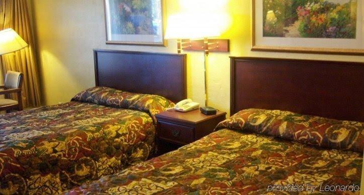 Americas Best Inn Huntsville - photo 5