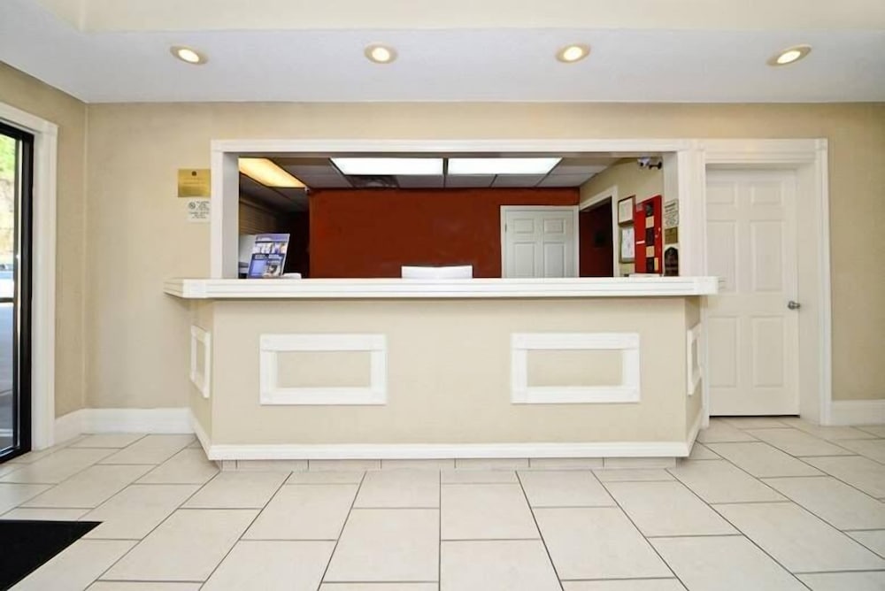 Manchester Heritage Inn And Suites - photo 2