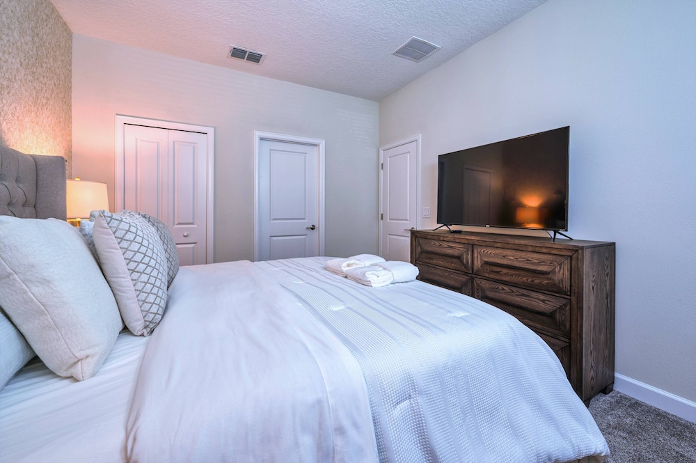Gorgeous Brand New 7 Bedrooms House With Pool and Game Room at Champions Gate Resort - photo 14