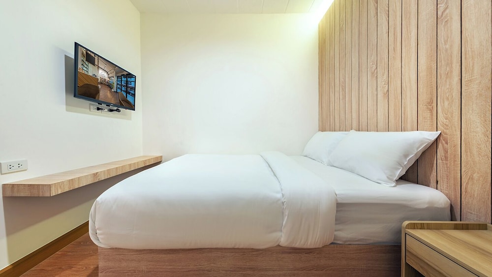 Siam Subway Hostel and Café