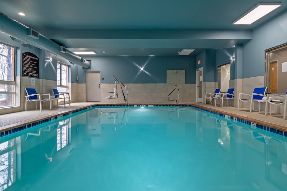 Holiday Inn Express Hotel & Suites Woodbridge by IHG - photo 28