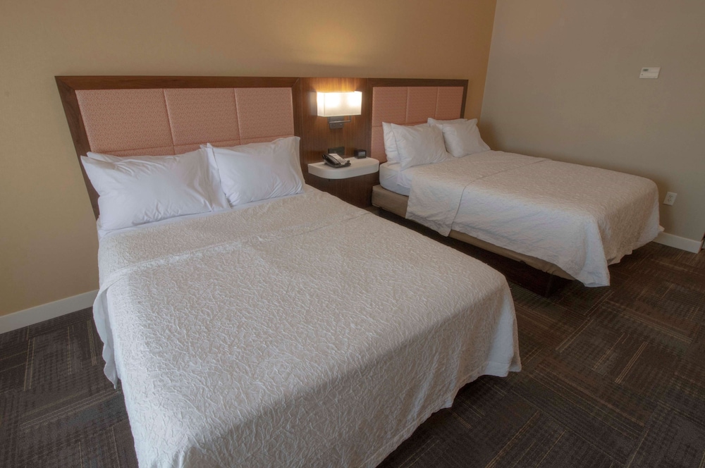 Hampton Inn & Suites Chesapeake Battlefield Blvd. - photo 8
