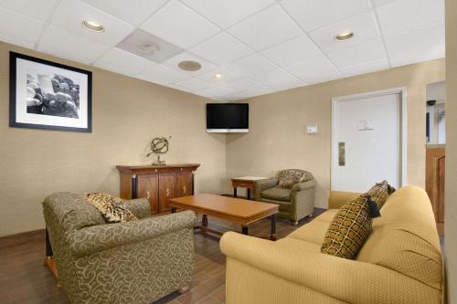 Super 8 by Wyndham Oxford - photo 25