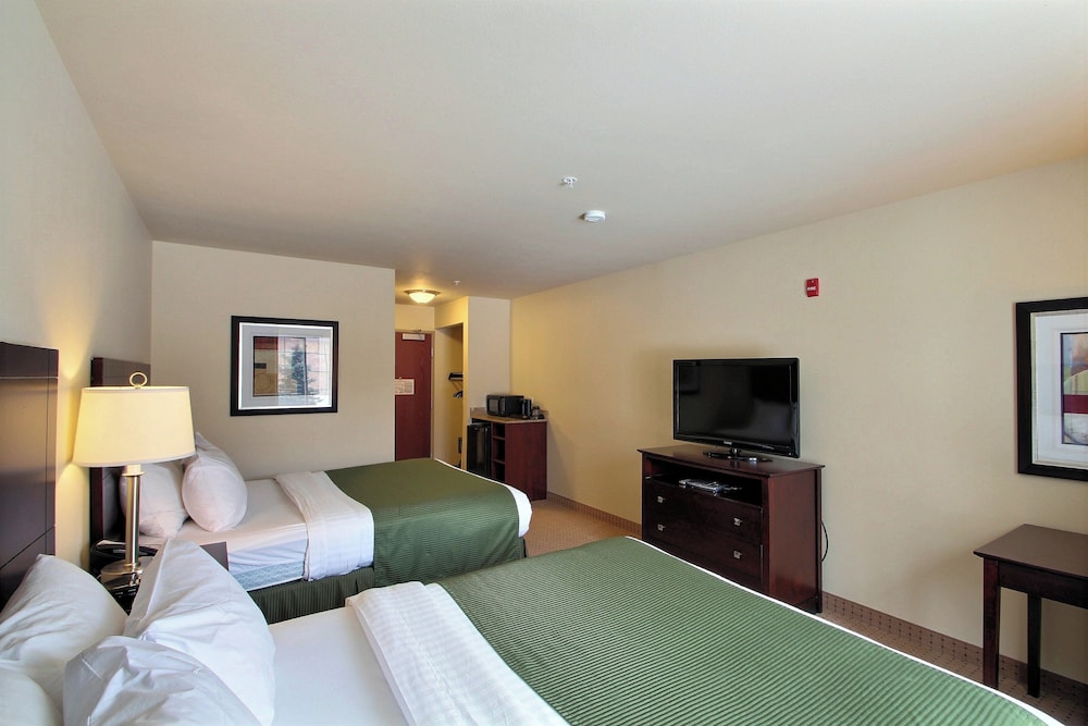 Cobblestone Inn & Suites Brillion - photo 17