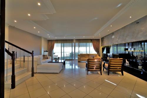 Belle Vue — 4-Star Luxury Hotel in None, Greece