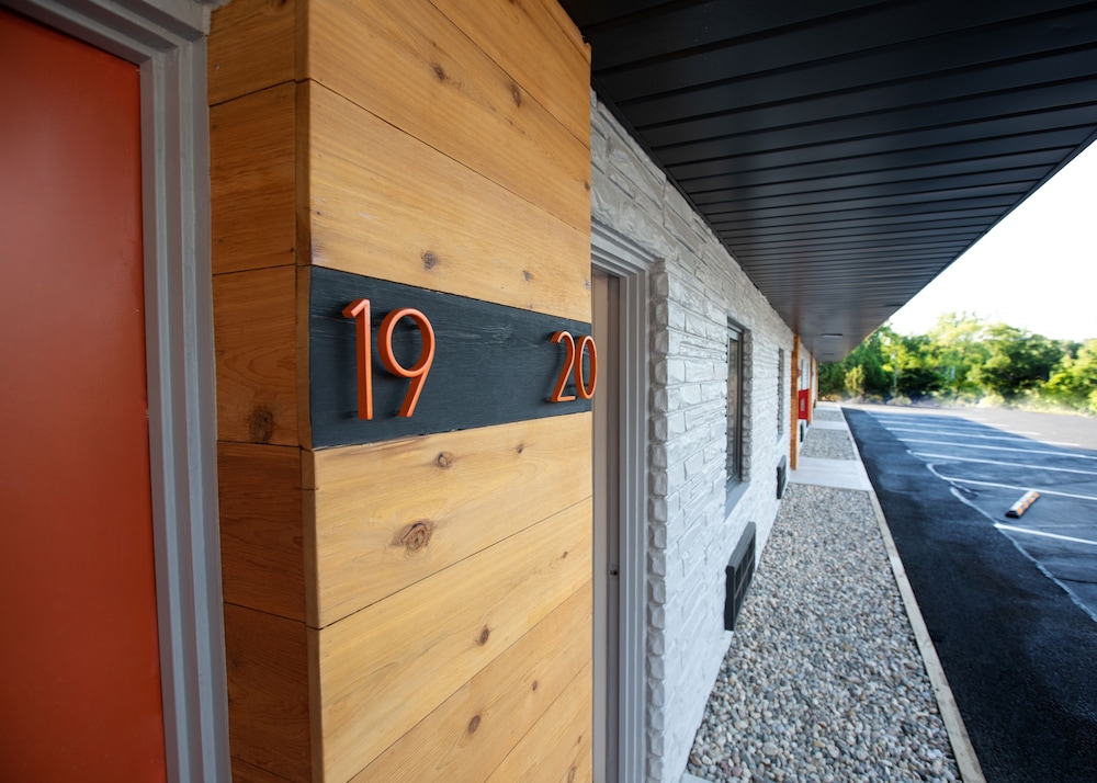 4411 Inn & Suites - photo 17