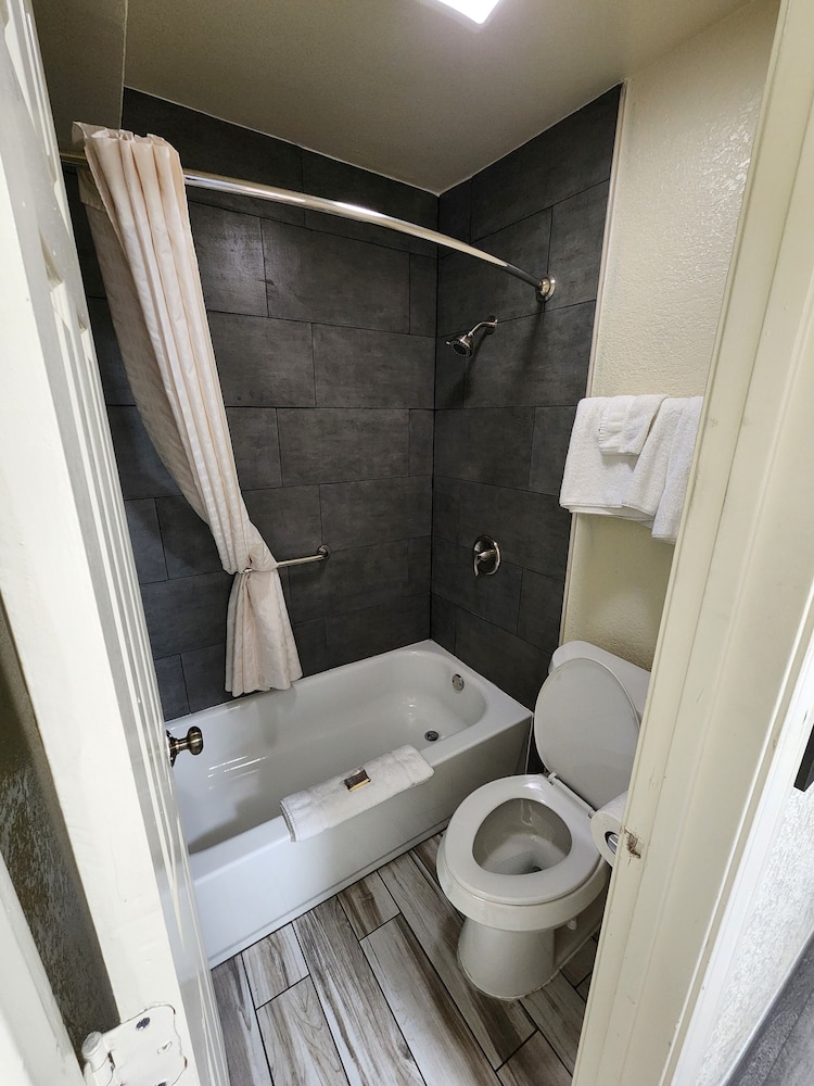Green Garden Inn - photo 28