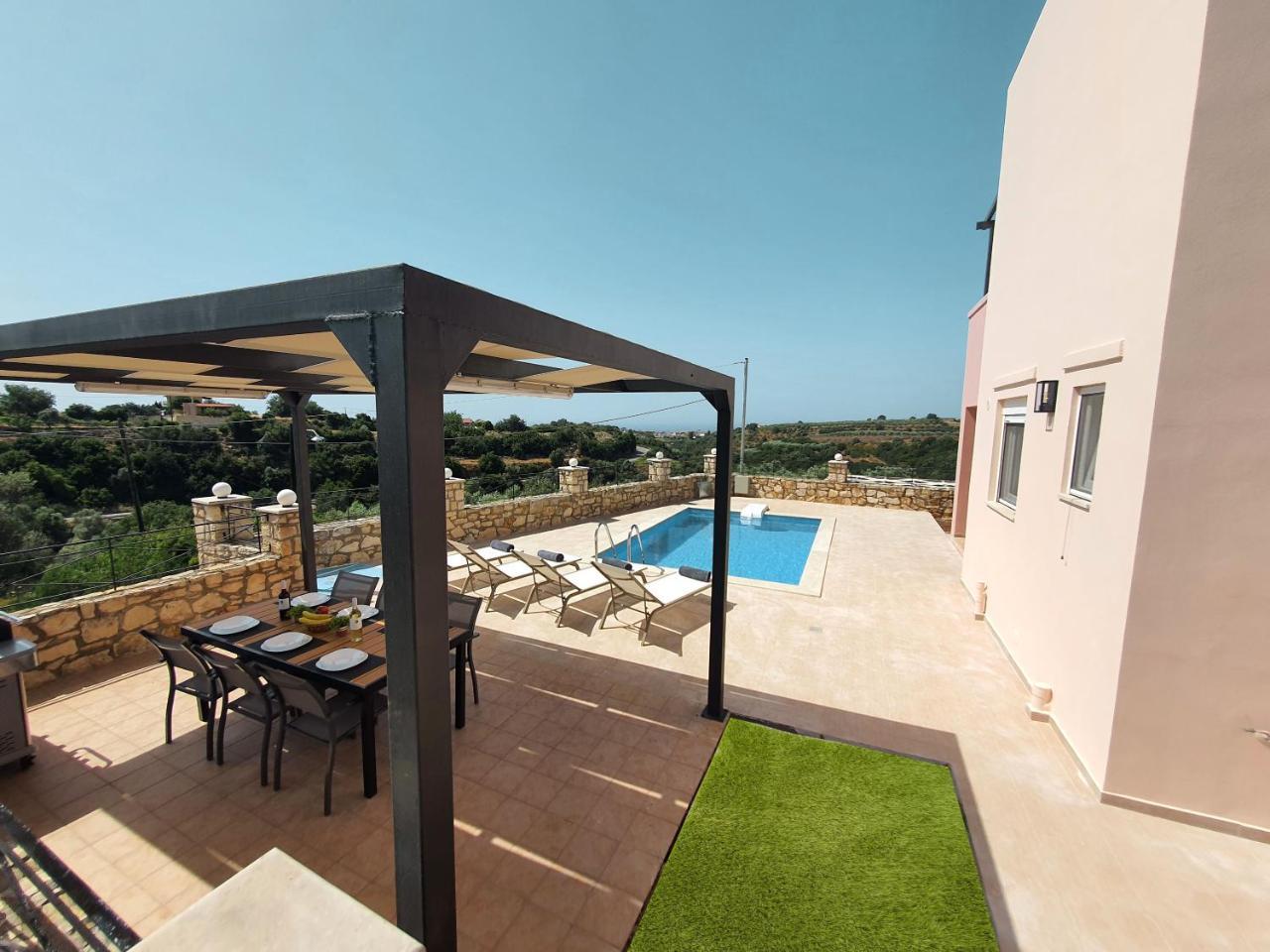 Natural View Villa with Private Pool — 4-Star Luxury Hotel in Rethymno, Greece