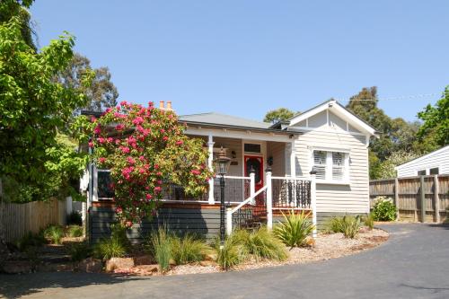 Vintage Charm On St Leonards — 4-Star Luxury Hotel in Healesville, Australia