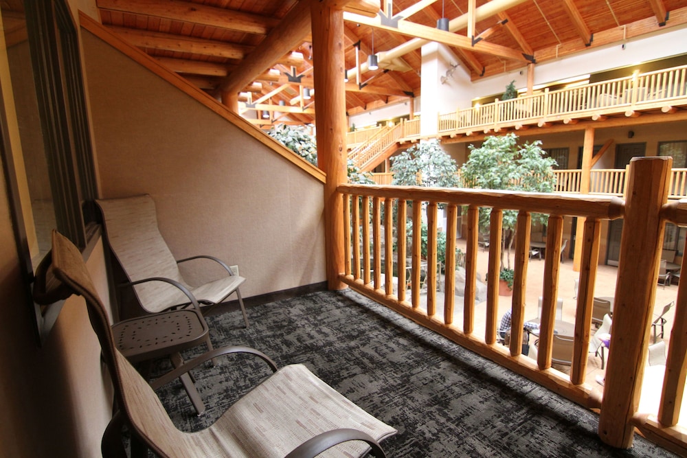 Casper C'mon Inn Hotel & Suites - photo 42