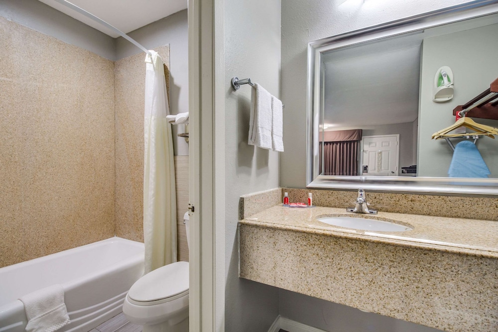 Prestige Inn - photo 13