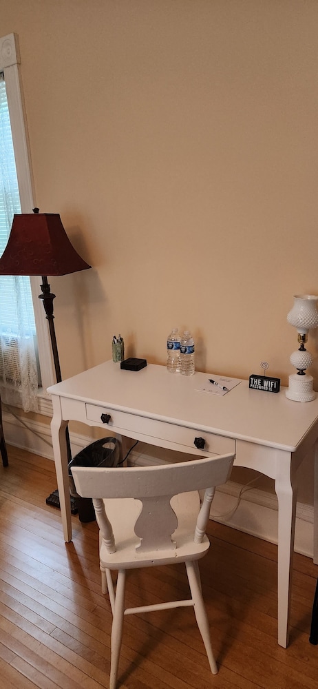 Oaklawn Inn Llc - photo 36