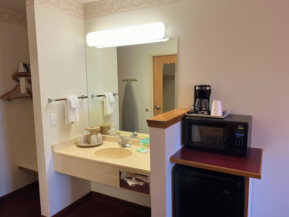 Peppermill Empress Inn - photo 27