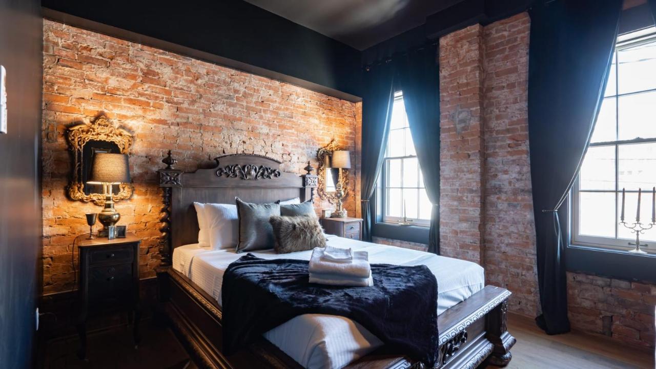 Pickle Factory Hotel 8br Full Hotel With Free Parking — Covington