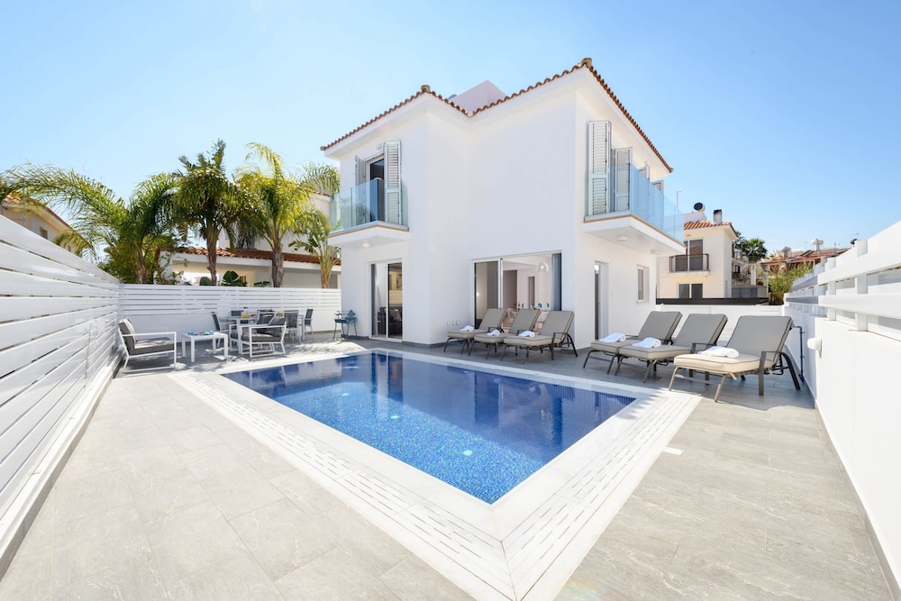 Villa Elaine — 4-Star Luxury Hotel in Paralimni, Cyprus