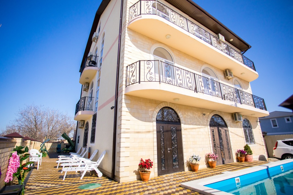 Rose Manor - carbon neutral hotel in Anapa