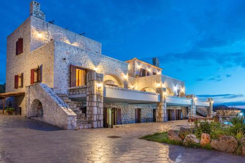 Magda's House — 4-Star Luxury Hotel in Kalamata, Greece